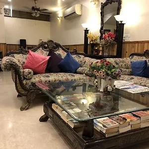 Wood Castle Hotel